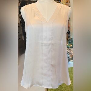 Banana Republic, XS, Ivory V-neck sleeveless blouse, Excellent condition